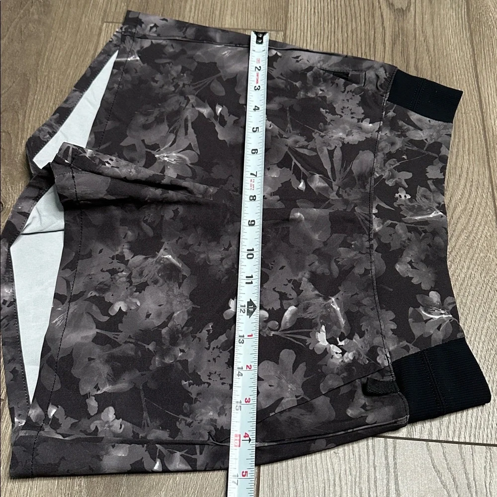 Athleta 4” brooklyn